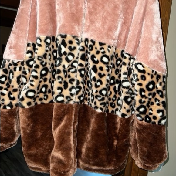 Women’s UGG Jacket - Picture 3 of 5